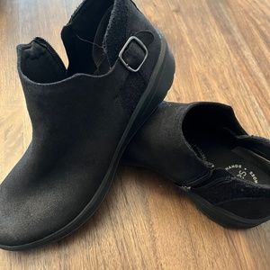 BZees Washable Booties - Black - Size 10 - Worn Once